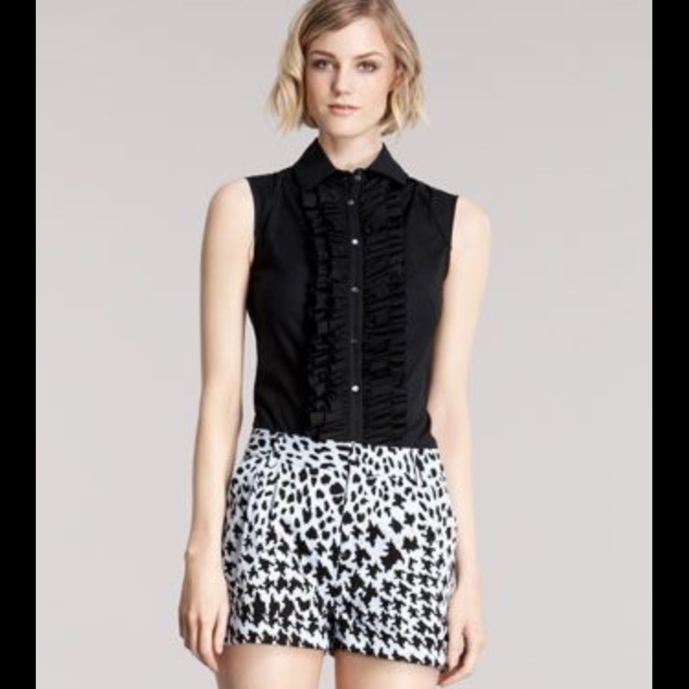 HP 🎉 McQ Alexander McQueen Cream & Black Shorts